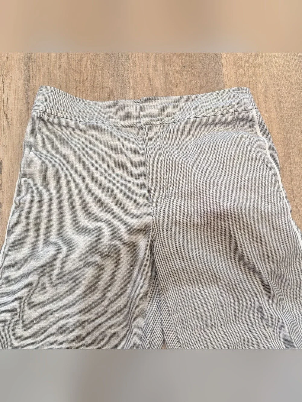 Club Monaco Light Gray Wide-Leg Cropped Capris - Picture 3 of 9